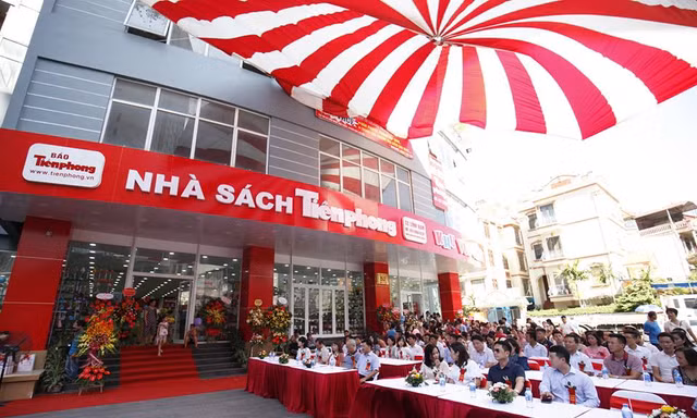 Khai trương Nhà sách Tiền Phong lớn nhất hệ thống Hà Nội