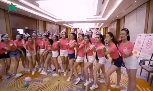 Dàn người đẹp khoe sắc tại thảm đỏ Chung Khảo Phía Nam HHVN 2018