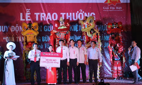 Agribank trao giải Đặc biệt thứ nhất đợt huy động Tiết kiệm dự thưởng