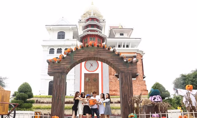 Lạc vào “Vương quốc bí ngô” kỳ ảo mùa Halloween tại Sun World Danang Wonders