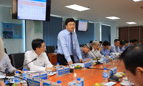 Tổng giám đốc BSR Trần Ngọc Nguyên báo cáo tình hình sản xuất kinh doanh