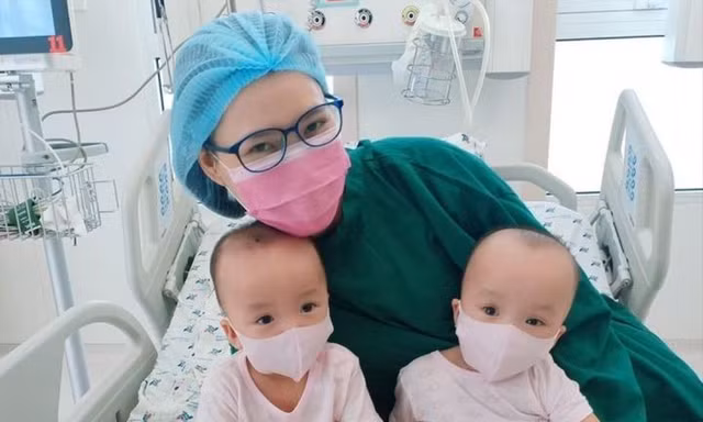 Trúc Nhi - Diệu Nhi đã được về chung giường, biểu cảm đáng yêu khiến nhiều người “rụng tim” ảnh: BVCC 