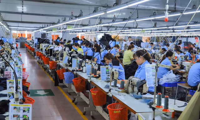 Công nhân Cty Pung Pook Sài Gòn sản xuất thành phẩm Ảnh: Website doanh nghiệp 