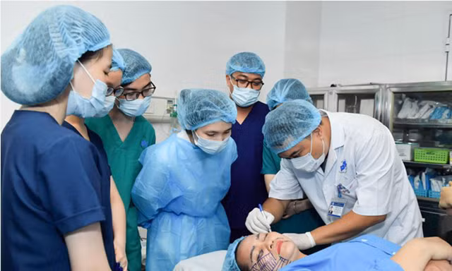 Căng chỉ làm đẹp da tại BV Da liễu T.Ư