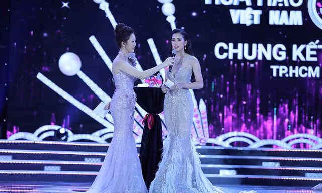 Giải thưởng cuộc thi đặt câu hỏi phần thi ứng xử Hoa hậu Việt Nam 