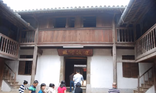 Một góc Dinh thự Sà Phìn