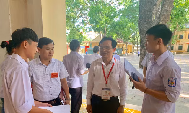 Ông Mai Văn Trinh kiểm tra thi tại Thanh Hóa 
