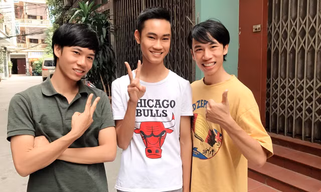 Thành viên nhóm 1977 Vlog, từ trái qua: Trung Anh, Văn Tân, Việt Anh.