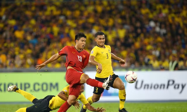 Một pha trong trận chung kết AFF Cup 2018 giữa Việt Nam và Malaysia, kết quả cuối cùng Việt Nam thắng 1-0 Ảnh: PV 