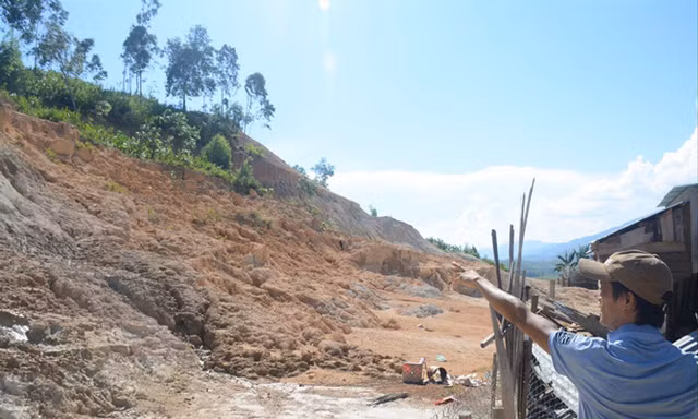 Người dân khu tái định cư Gò Hiu đối mặt với nạn sạt lở đồi núi gây nguy hiểm tính mạng Ảnh: Hoài Văn