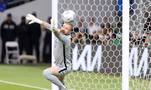 FIFA cấm thủ môn nhảy múa khi bắt penalty 