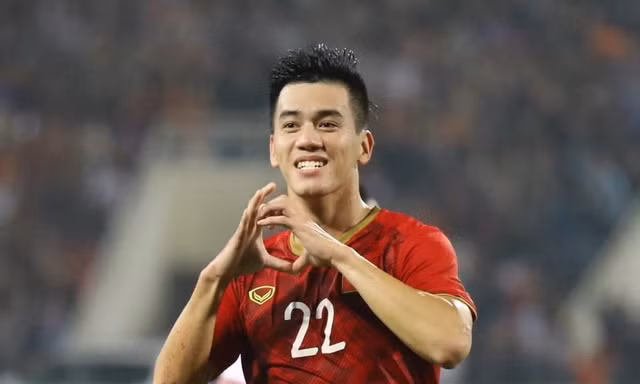 Tiến Linh xếp trên 'Messi Thái' trong cuộc đua 'Cầu thủ xuất sắc nhất châu Á 2021'