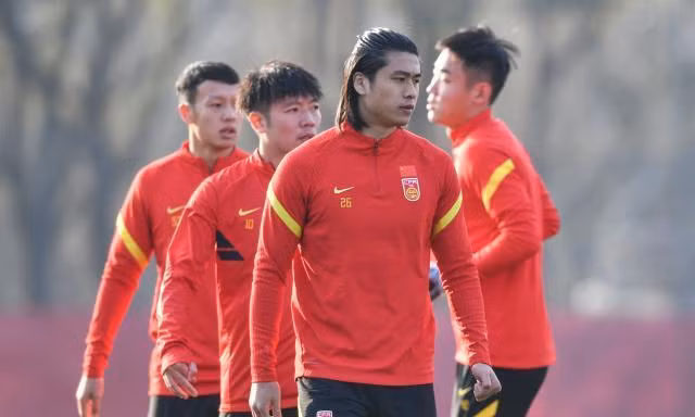 Mang hơn 100 người dự vòng loại World Cup, Trung Quốc phải cắt giảm một nửa lực lượng 