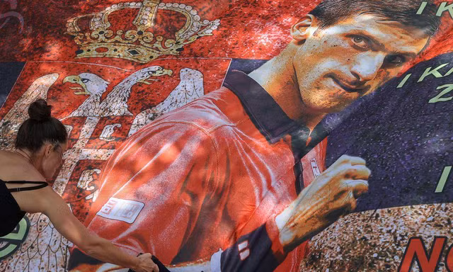 Người hâm mộ biểu tình ủng hộ Djokovic 