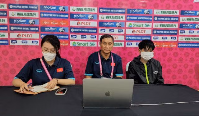 HLV Mai Đức Chung: 'Trời mưa ảnh hưởng nhiều đến lối chơi của tuyển nữ Việt Nam' 