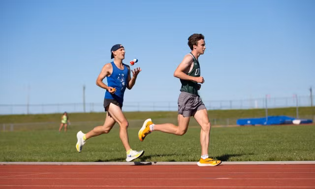 Runner lập kỷ lục Guinness vừa chạy 10km vừa tung hứng bóng 
