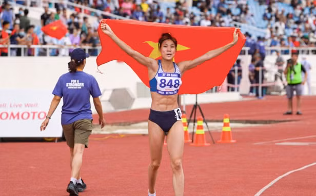 Video: Bùi Thị Nguyên đánh bại á quân Asiad, giành HCV 100m rào nữ 
