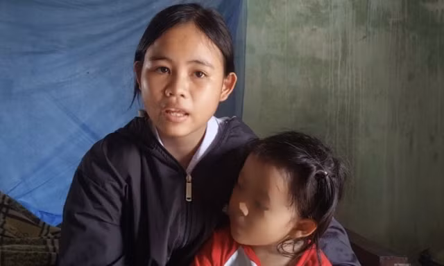 Nữ sinh đặt mua hàng nhưng không nhận: 'Mẹ có một bộ đồ cứ mặc suốt'