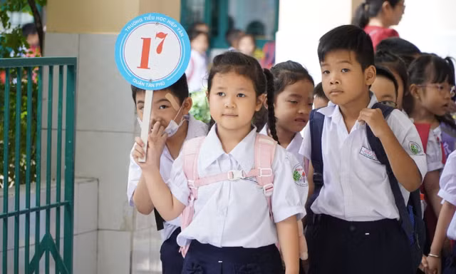 Con của người lao động các tỉnh đến TPHCM học tập được hỗ trợ gì?
