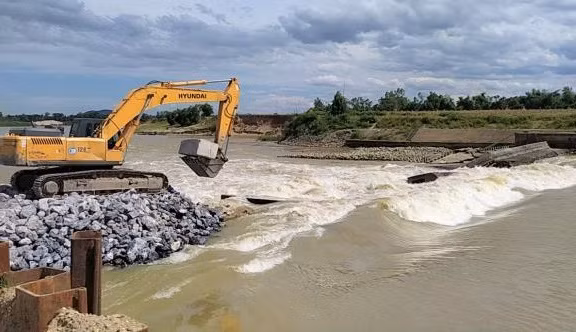 Khắc phục sự cố vỡ đập tràn Bara Đô Lương