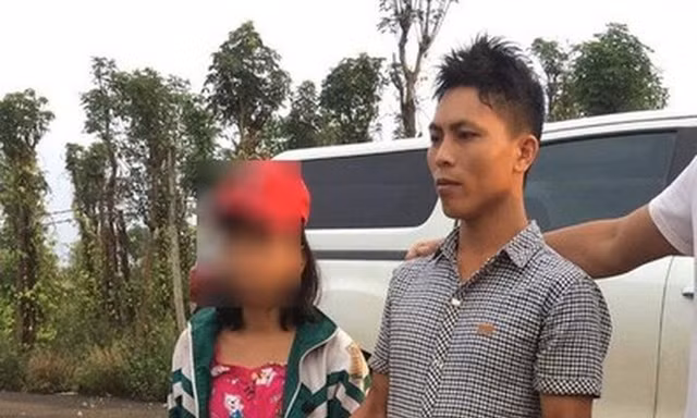 Nguyễn Ngọc Khoát và nữ sinh T. thời điểm được di lý về Nghệ An.