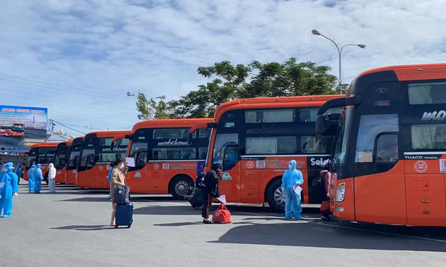 Những chuyến xe tình nghĩa đưa công nhân từ TPHCM về quê tránh dịch