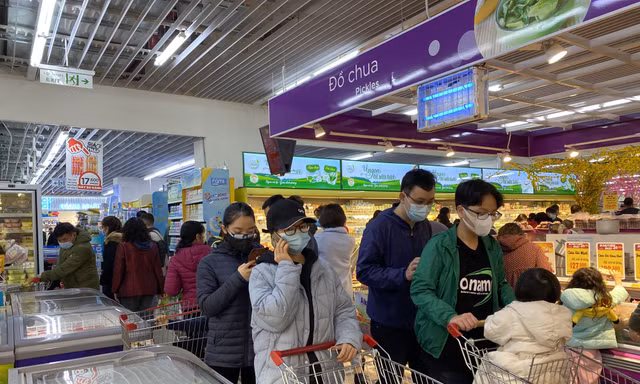 Siêu thị mở cửa đón khách sắm Tết đến nửa đêm