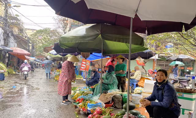 28 Tết, hoa quả tăng giá gấp 5 lần 