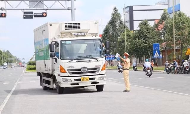 Quy định về hàng hoá thiết yếu khác nhau khiến doanh nghiệp gặp nhiều khó khăn.