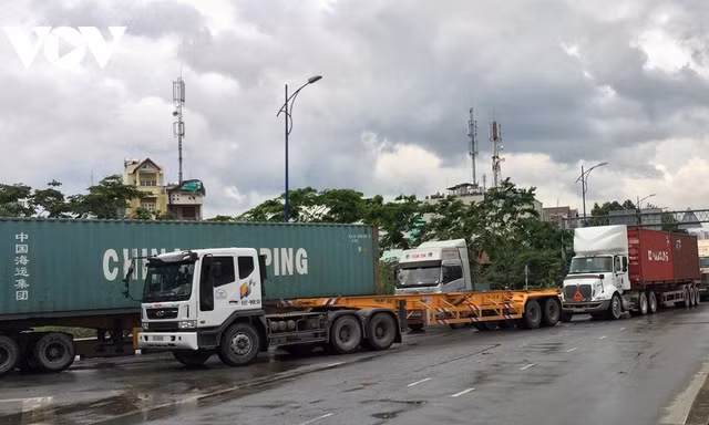 Vận chuyển nông sản phía Nam gặp khó vì thiếu tài xế container.
