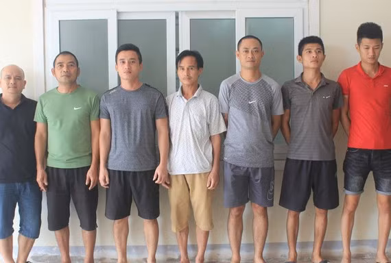 Công an đột kích sới đá gà, bắt giữ 21 đối tượng
