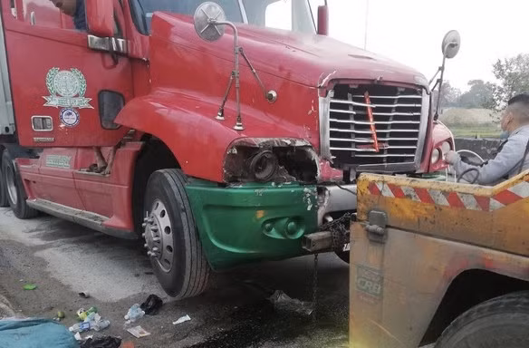 Nữ công nhân công ty môi trường tử vong sau khi va chạm với xe container