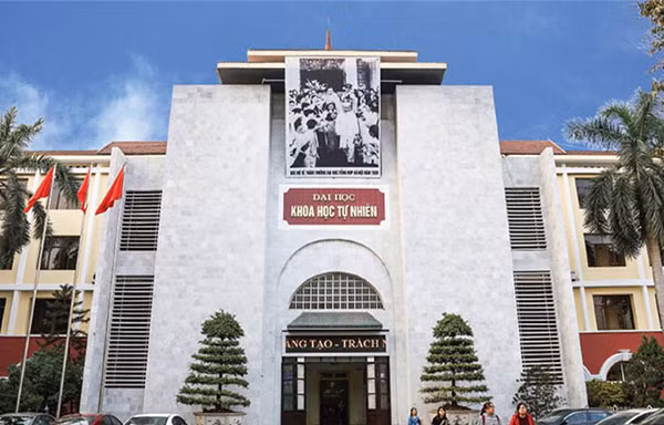 Những thí sinh đầu tiên trúng tuyển vào trường ĐH Khoa học Tự nhiên (ĐHQG Hà Nội)