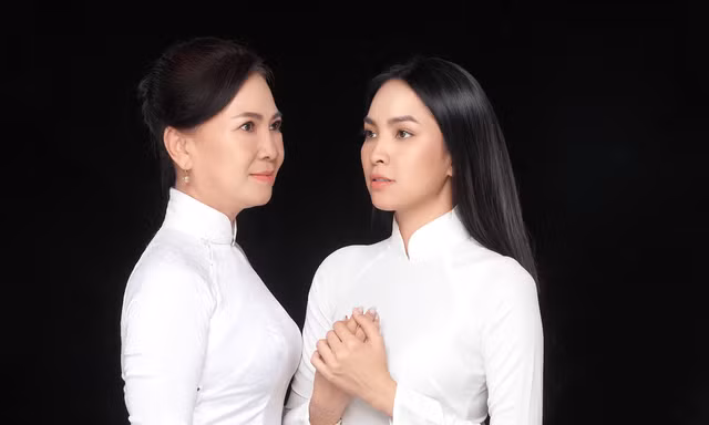 Miss Ngôi sao Kim Phượng hạnh phúc sánh đôi cùng “chị đại” trong Ngày của Mẹ
