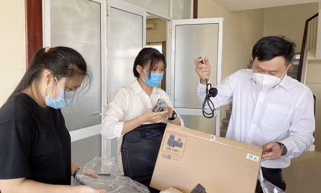 Trao 70 máy tính đến sinh viên có hoàn cảnh khó khăn tại Đà Nẵng và Quảng Nam