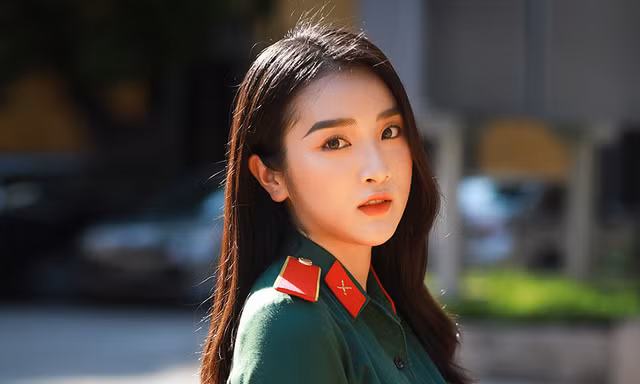 Nữ sinh viên trường ĐH Văn hóa Nghệ thuật Quân đội có gương mặt đẹp như minh tinh