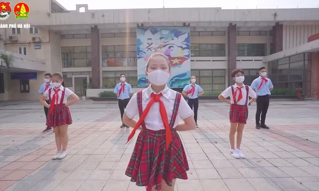Quyết tâm đẩy lùi COVID-19 cùng MV “Bố ơi, đừng đi đâu nhé”