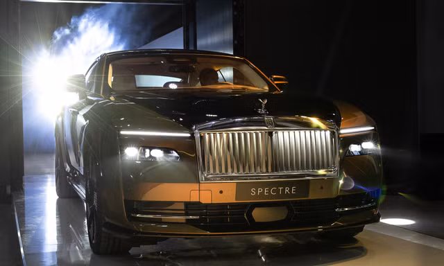 Cận cảnh mẫu xe siêu sang Rolls-Royce Spectre mới về Việt Nam