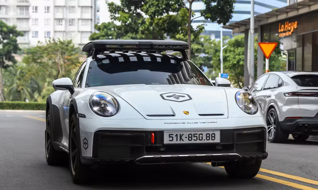 Cận cảnh Porsche 911 Dakar tại Việt Nam