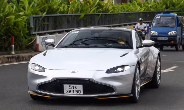 Cận cảnh Aston Martin Vantage 007 Edition độc nhất Việt Nam