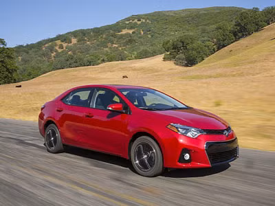 Toyota Corolla 2014 có giá từ 16.800 USD