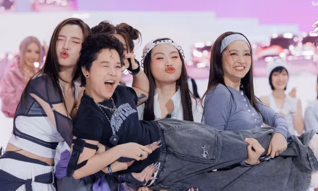 Em Xinh Say Hi tập 1: Lộ diện những "cỗ máy nói", Miu Lê khiến fan "giảm âm lượng"