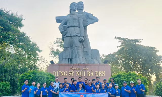 Đoàn viên tham gia hoạt động về các địa chỉ đỏ, chào mừng kỷ niệm 50 năm Giải phóng miền Nam