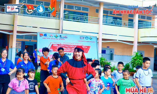Chiến sĩ Mùa Hè Xanh ĐH Sư Phạm TP.HCM lan tỏa những giá trị dân tộc