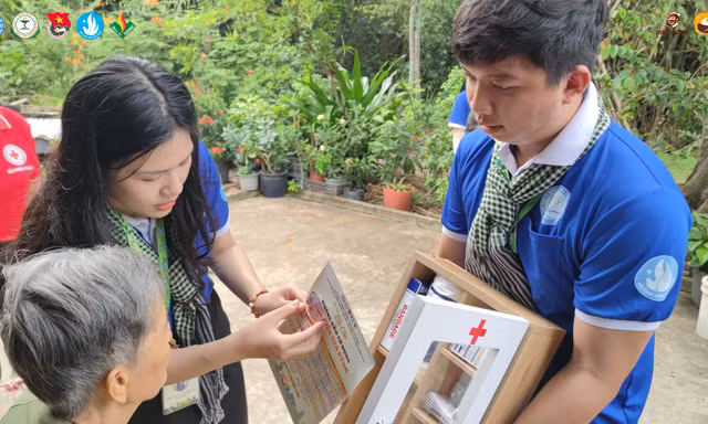 Các chiến sĩ Đại học Y Dược TP.HCM tích cực hoạt động tại mặt trận Củ Chi