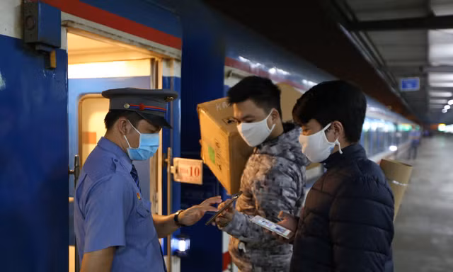Đường sắt bố trí tàu chuyên biệt phục vụ riêng các tỉnh thành có nhu cầu đưa người dân quê mình rời TPHCM và các tỉnh phía Nam.