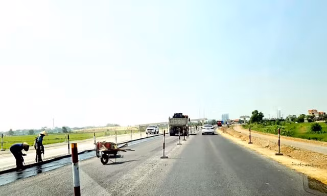 Hàng loạt nhà thầu yếu bị cắt bớt việc thi công cao tốc Bắc – Nam
