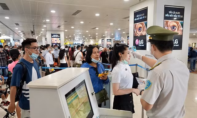 Lượng khách đi hàng không dịp Lễ 30/4-1/5 dự kiến tăng trên 40% so với cùng kỳ năm 2019 - thời điểm chưa có dịch COVID-19.