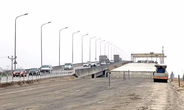 Giá vật liệu tăng cao, có thể dừng một số dự án giao thông để dồn vốn