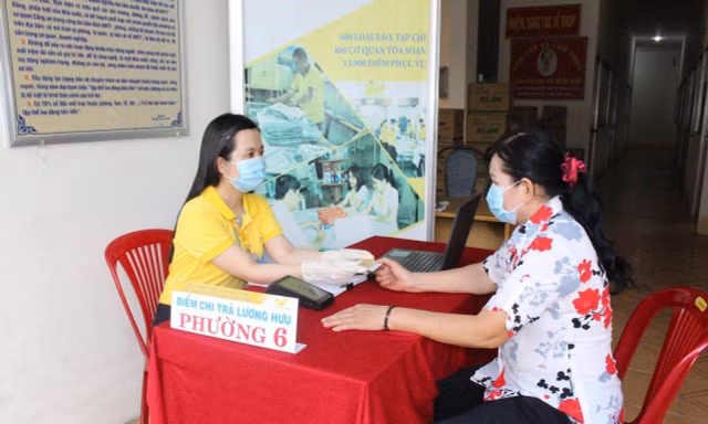 Trả lương hưu, trợ cấp BHXH tháng 7, 8 vào cùng một kỳ